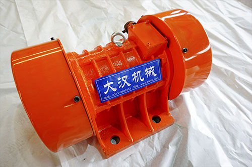 臥式振動(dòng)電機(jī)